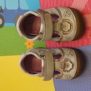 Stride rite infant 3.5 size shoe